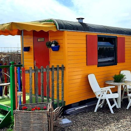 B&B Boerderij Rust, In Pipowagens! Den Helder Esterno foto