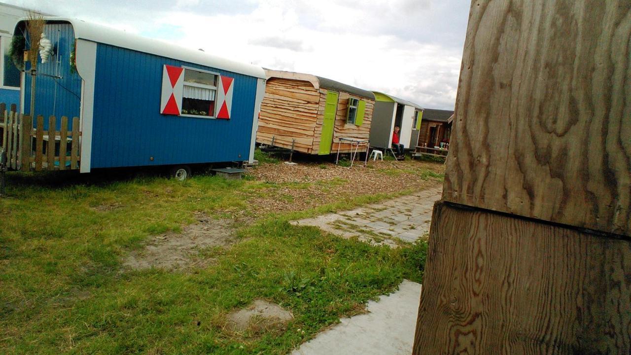 B&B Boerderij Rust, In Pipowagens! Den Helder Esterno foto