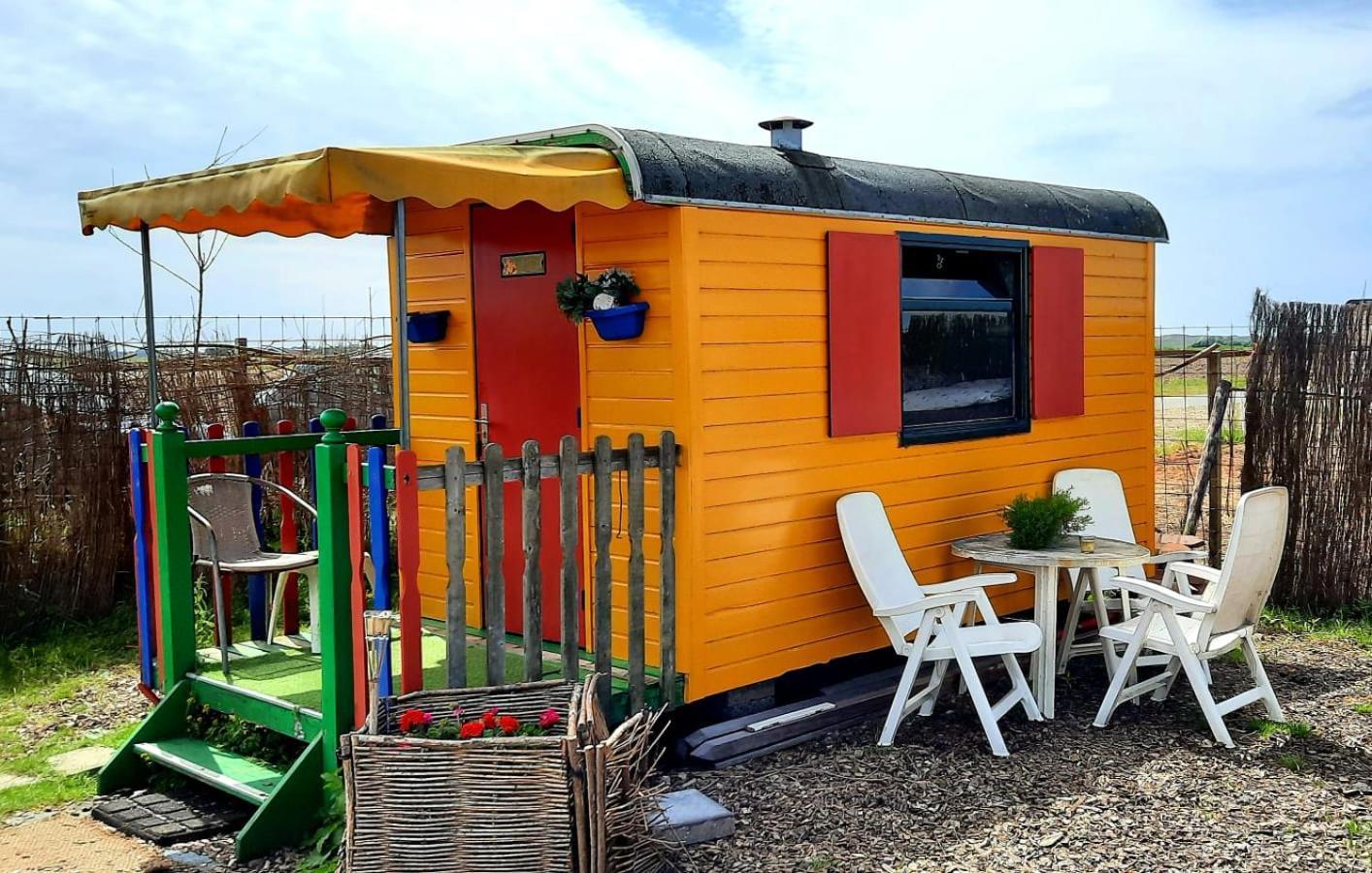 B&B Boerderij Rust, In Pipowagens! Den Helder Esterno foto